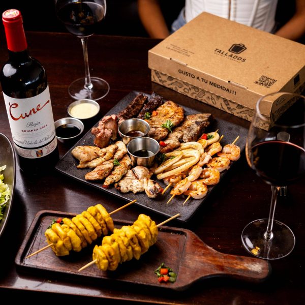 076A0661 Maridaje Perfecto | Parrillada Mar y Tierra + Botella Vino Cune - Imagen 1